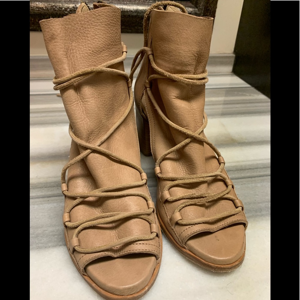 Baske back zip heel